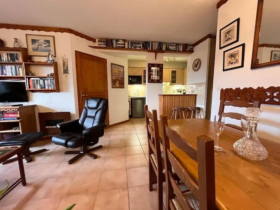 Апартаменты Stunning View And Spacious Terrace 200M From Gondola Оз Франция