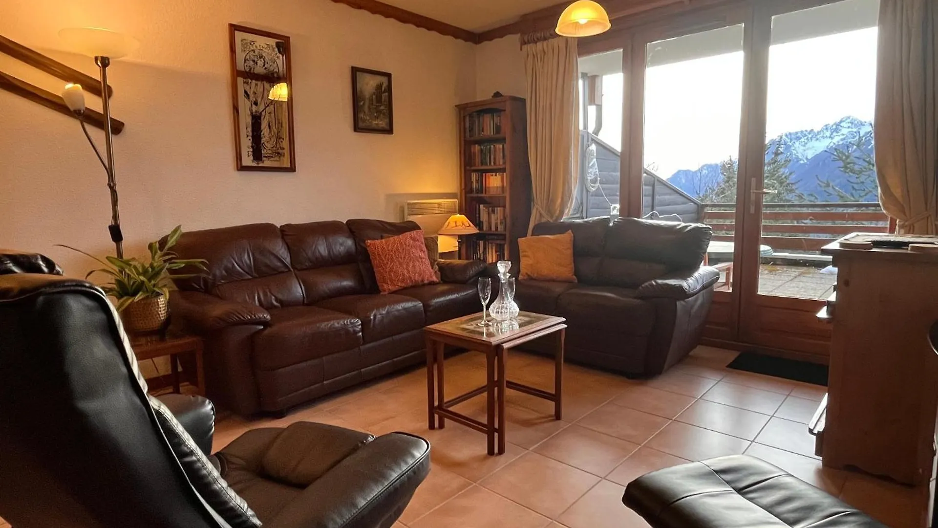 Stunning View And Spacious Terrace 200M From Gondola Oz
