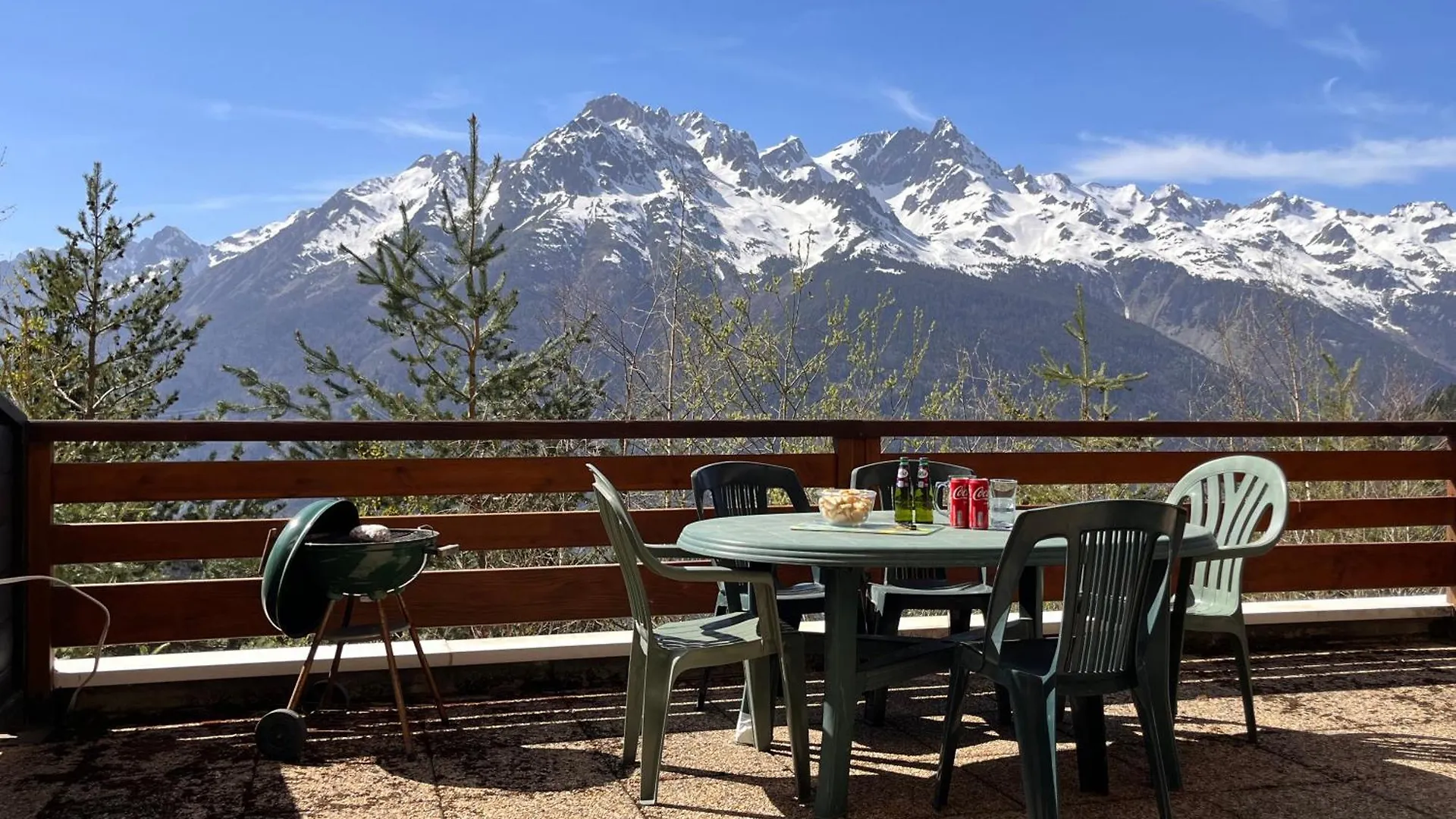 Stunning View And Spacious Terrace 200M From Gondola Oz